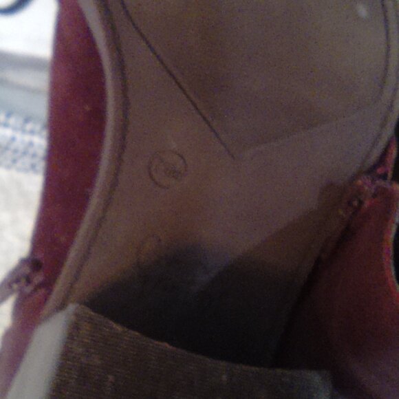 Beautiful Boots - Picture 2 of 5